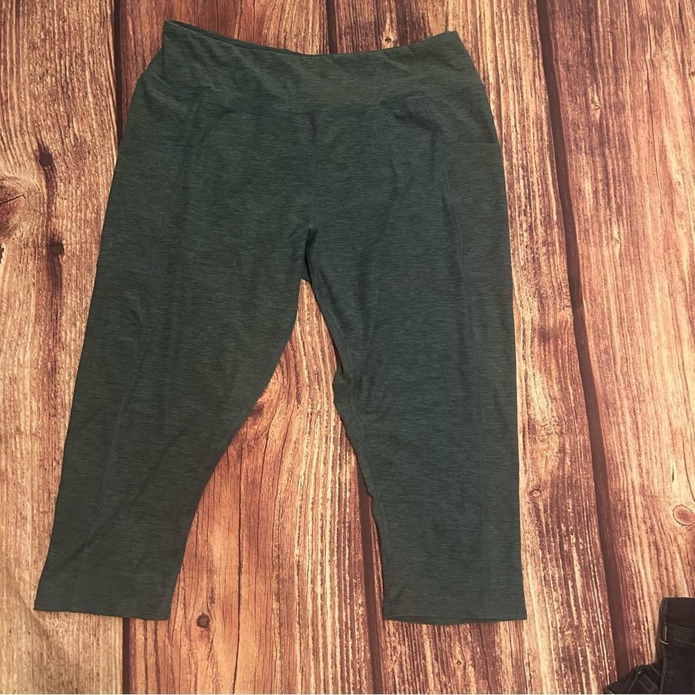 Women’s Maurice’s Cropped Athletic Leggings 2X Hunter/wintergreen green.